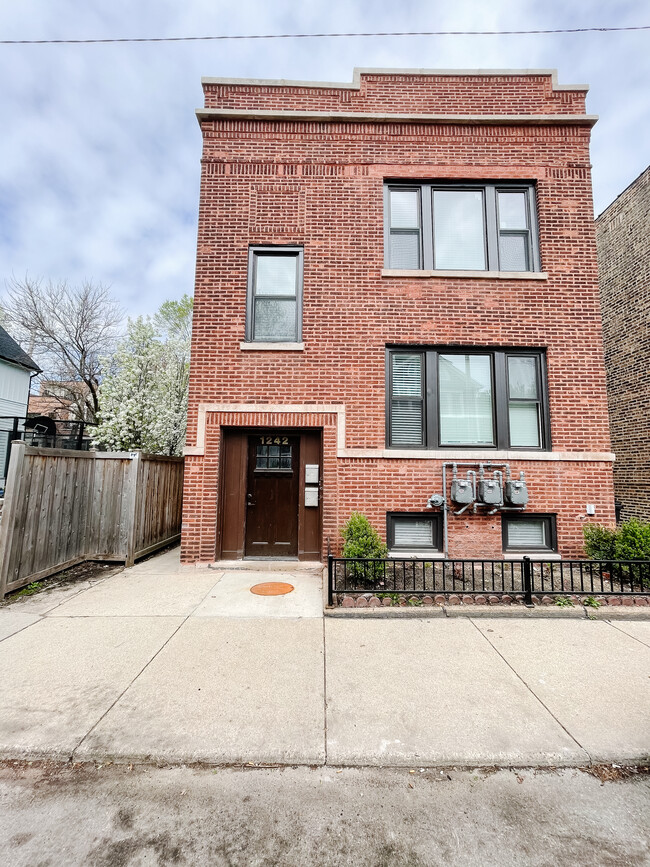 Building Photo - 1242 W Draper St