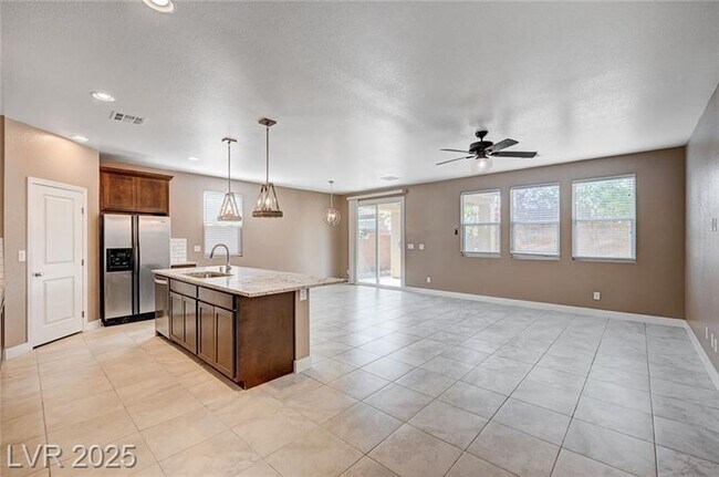 Building Photo - 9217 Valley Betica Ave