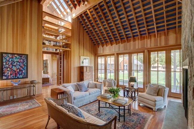 Building Photo - 1443 S Whitehall Ln