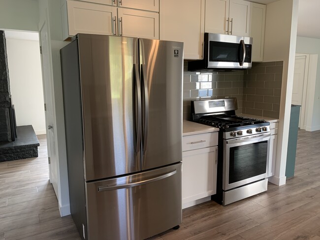 New appliances - 1234 N Jenkins Dr