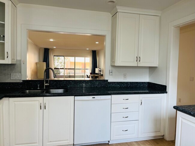 Foto del edificio - 3525 Lebon Dr