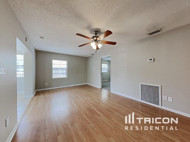 Foto del edificio - 10014 N Oklawaha Avenue Tampa FL