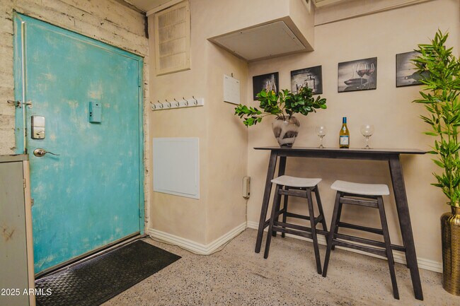 Foto del edificio - 353 E Thomas Rd