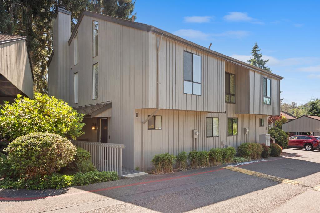 Yarrowood Townhouse 3 bedrooms Condo for Rent in Bellevue, WA