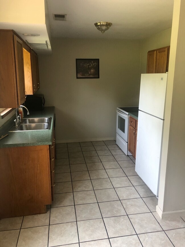 Building Photo - 11824 E Cypress Dr