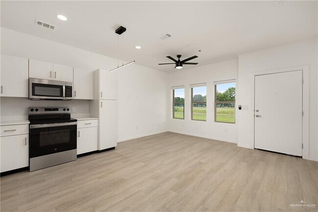 Foto del edificio - 412 N Ware Rd