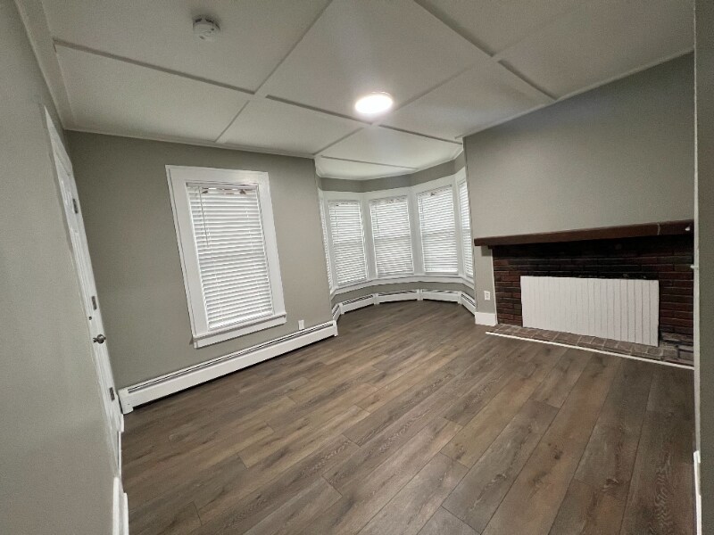 Foto principal - 197 Hilldale Ave
