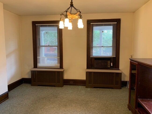 Building Photo - Fab Frankford 1 Bedroom Apartment Availabl...