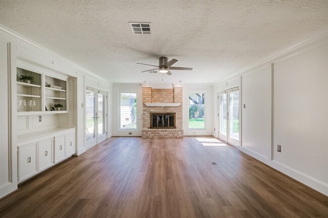 Building Photo - 1715 Woodland Park Dr