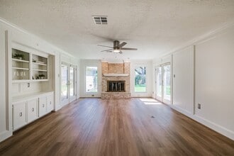 Building Photo - 1715 Woodland Park Dr