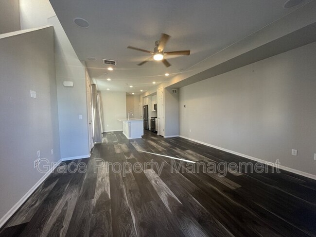 Foto del edificio - 9661 Truckee St