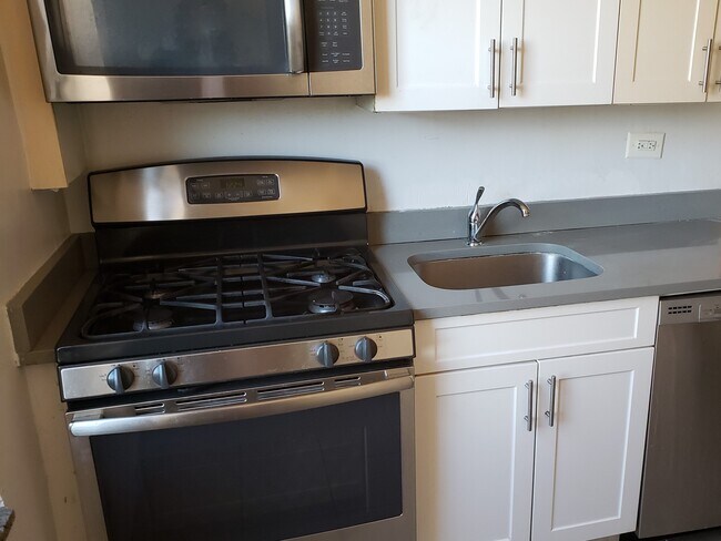 Foto del edificio - 7705 Bay Pkwy