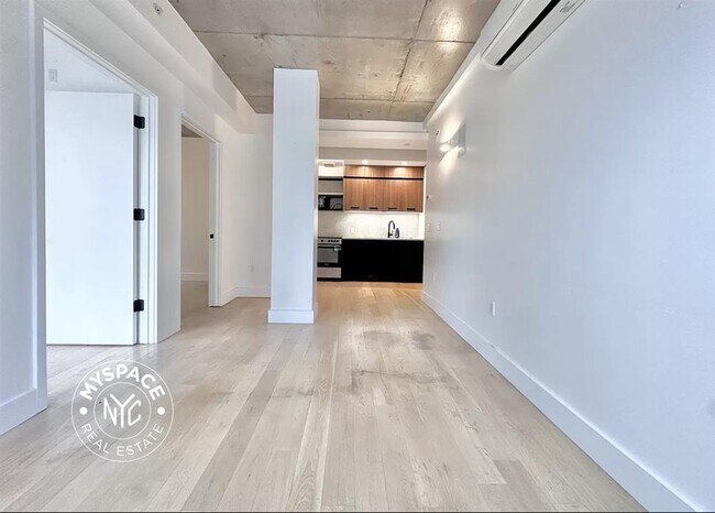 Foto del edificio - 152 Manhattan Ave