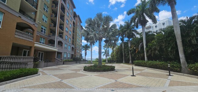 Building Photo - 2825 Palm Beach Blvd