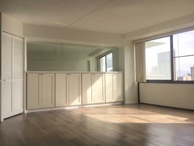 Building Photo - *VIEW FULL AD FOR DETAILS* $500 1ST MONTH ...