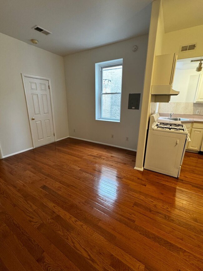 Foto del edificio - Queen Village - Fabric Row - 1  Bedroom 1 Bath Apartment