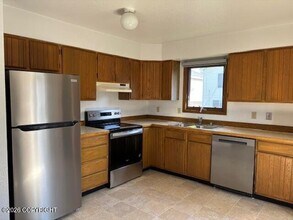 Building Photo - 1180 Golden Dawn Cir