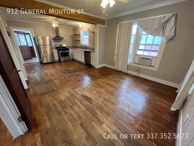 Foto del edificio - 912 General Mouton Ave