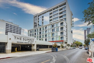 Building Photo - 3223 W 6th St