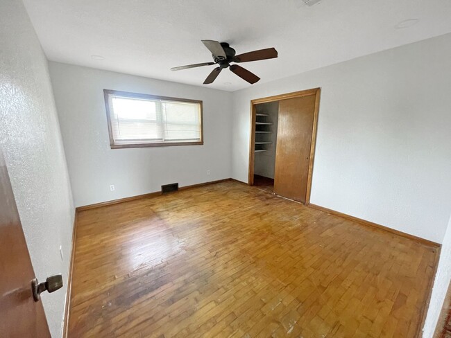 Building Photo - 531 W Spears Dr
