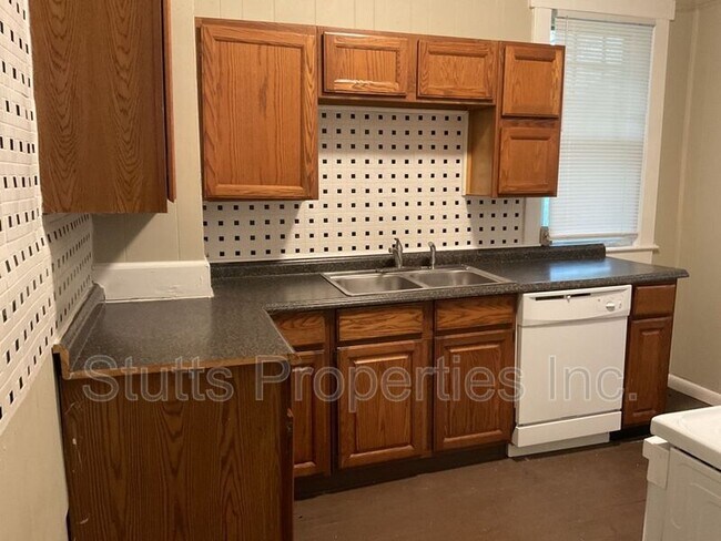 Building Photo - 806 E Tombigbee St