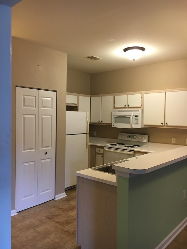 Building Photo - 1302 River Oaks Dr