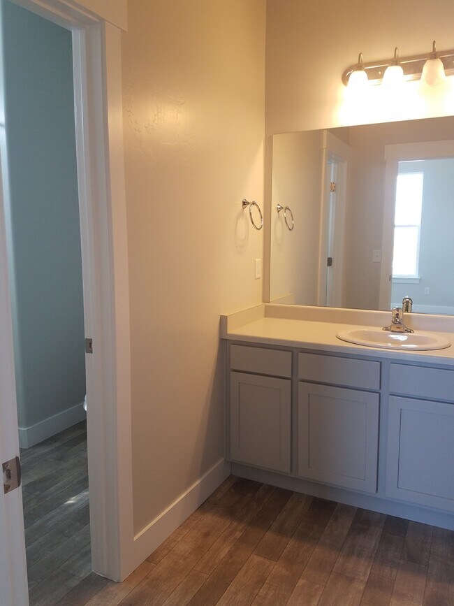 Building Photo - Beautiful Spacious Condo