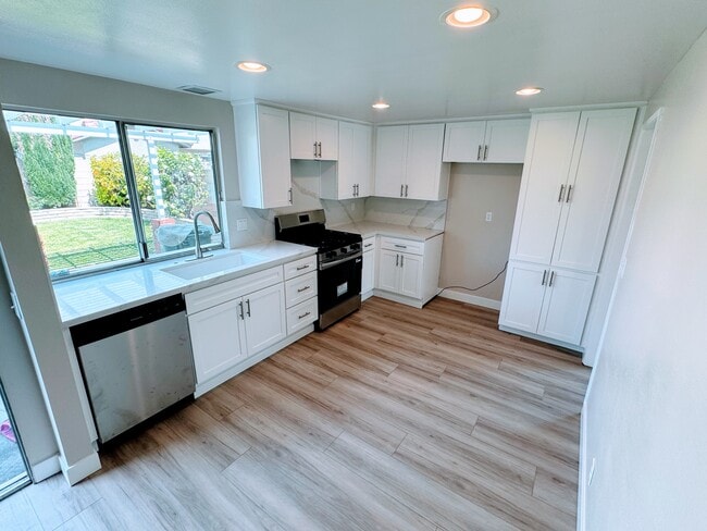 Building Photo - 13029 Semora Dr
