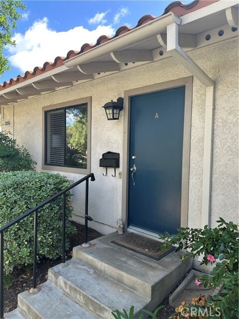 Building Photo - 3054 Via Serena S