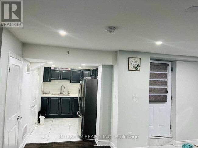 Building Photo - 5 Jellystone St