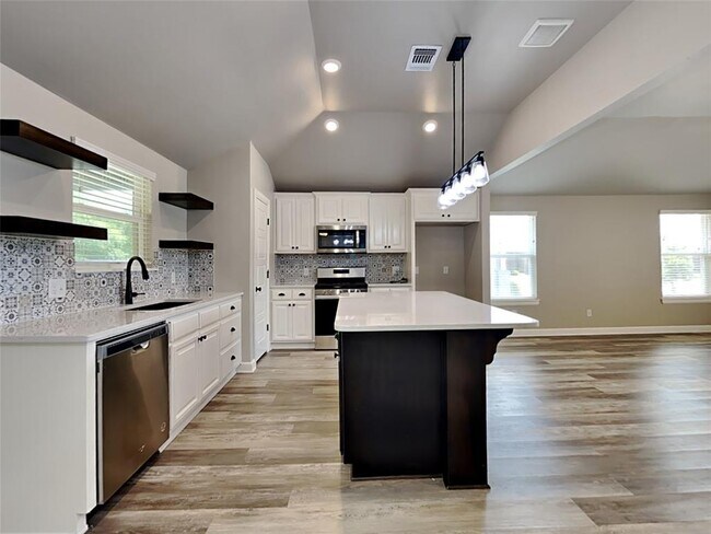 Building Photo - 460 Nest Cir