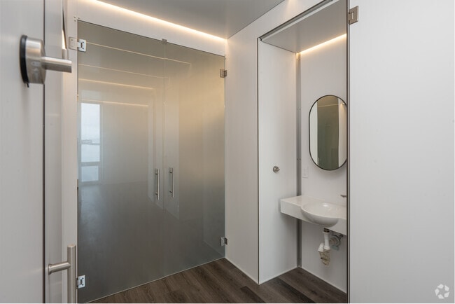 1B, 1B - 600SF - Bank Street