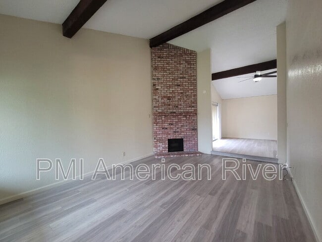 Building Photo - 9138 Nasreen Dr