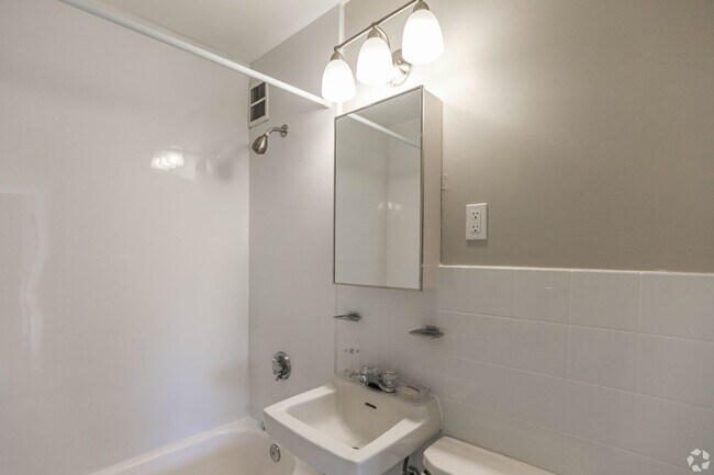 Building Photo - Lakeview Gardens