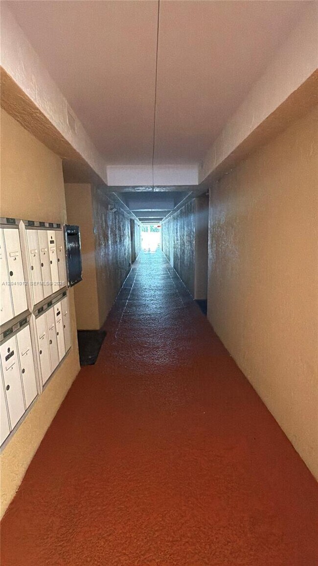 Foto del edificio - 619 E Sheridan St