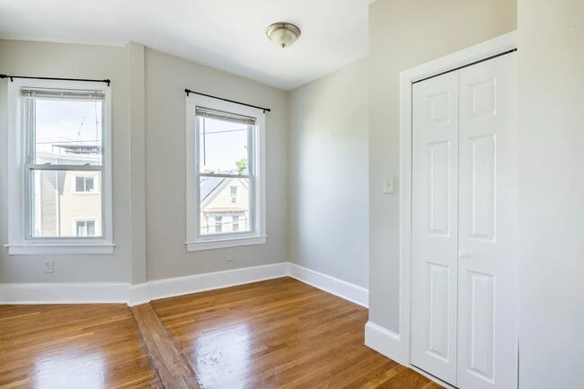 Building Photo - 21 Rossmore St