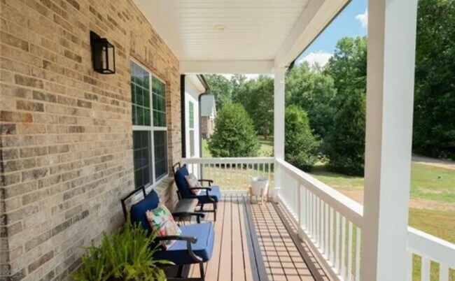 Foto del edificio - Very Spacious, Almost New 3/2.5 Available Now