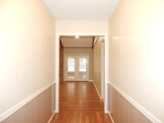 Foto del edificio - South Tyler, Beautiful 3 Bedroom, 2 Bath Home with RV Parking!