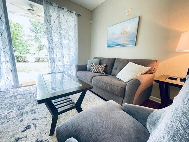 Building Photo - Barrington Park Condos!-  Beautifully upda...