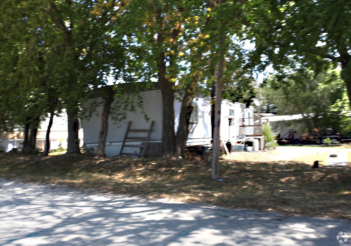 Building Photo - Paola Mobile Home Park