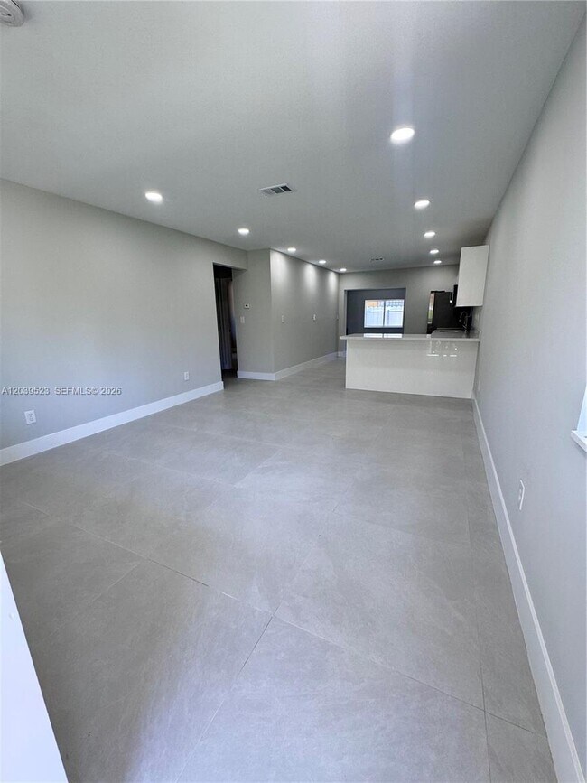 Foto del edificio - 850 NW 109th St