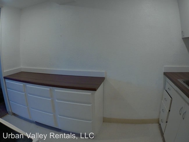 Building Photo - 657 N 750 W