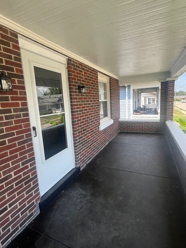 Building Photo - Gorgeous Updated 3 bedroom house!