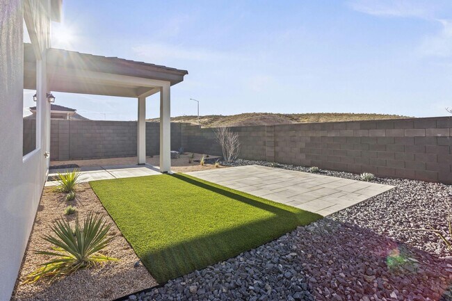 Foto del edificio - Stunning 4 bedroom home with great amenities