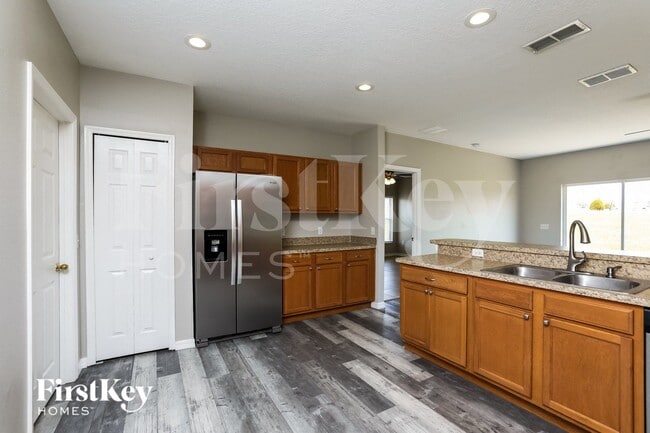 Building Photo - 939 Cumberland Dr