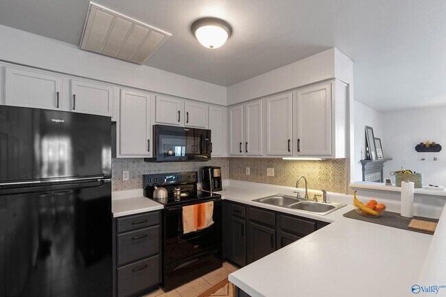 Foto del edificio - 351 Waters Edge Ln