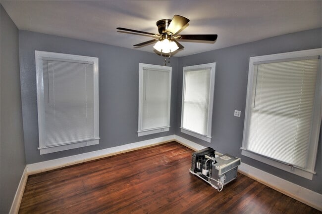 Foto del edificio - 4405 Woodside St