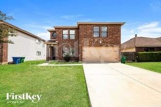 Building Photo - 5060 Viking Coral