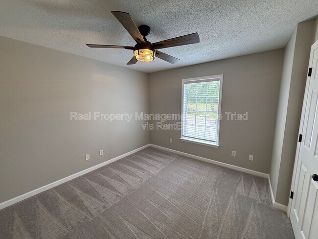 Foto del edificio - 521 Mill Pond Dr