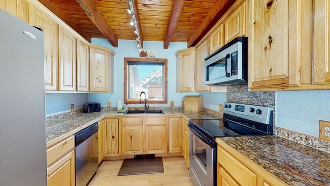 Building Photo - 22 Riverbend Dr